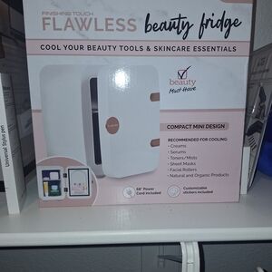 Flawless Beauty Fridge in White